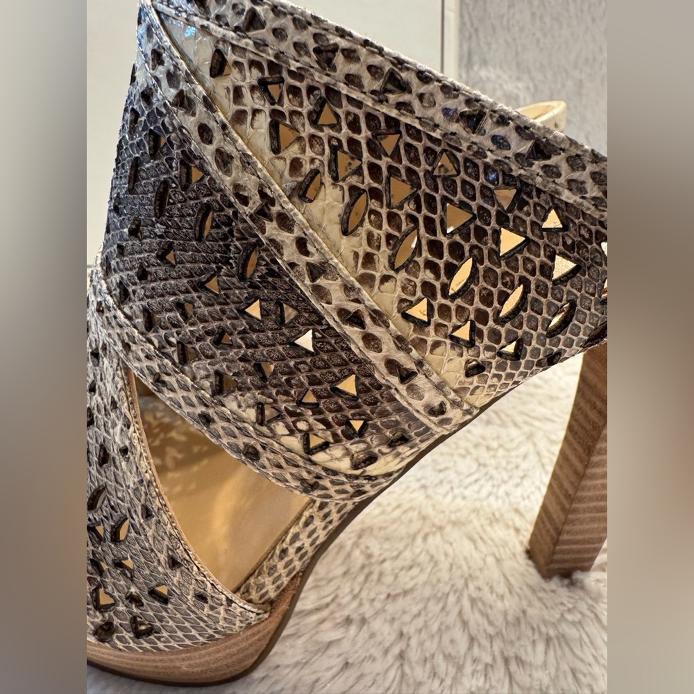 BCBGMaxAzria Python Cut Out Peep Toe Mule Heels 8.5 - NIB $375 Retail - Picture 13 of 16